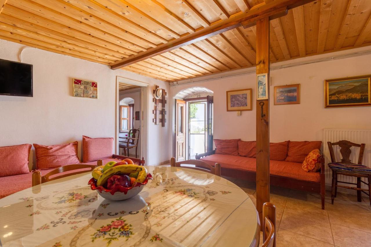 فيلا The Old House - Wood & Stone Evretí المظهر الخارجي الصورة