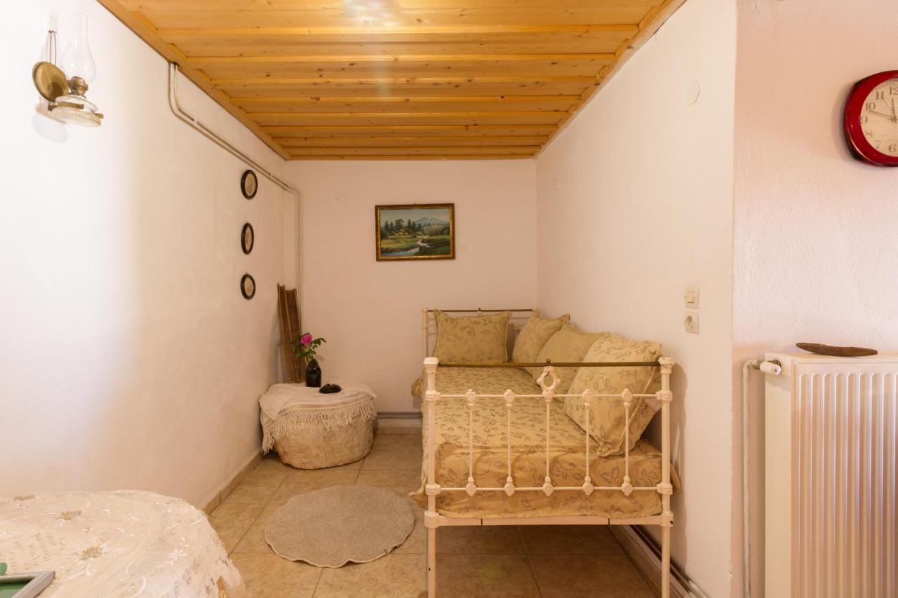 فيلا The Old House - Wood & Stone Evretí المظهر الخارجي الصورة
