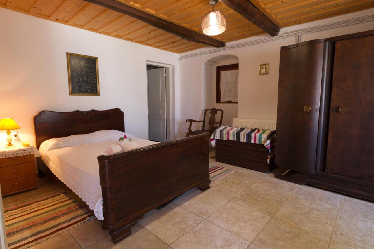 فيلا The Old House - Wood & Stone Evretí المظهر الخارجي الصورة
