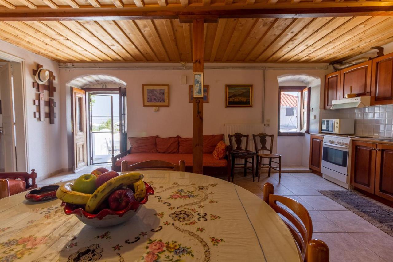 فيلا The Old House - Wood & Stone Evretí المظهر الخارجي الصورة