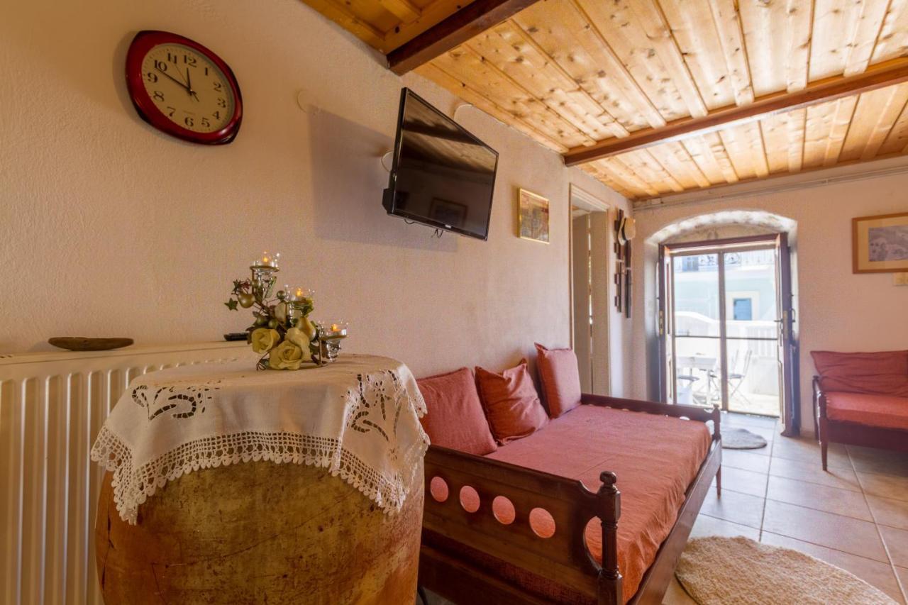 فيلا The Old House - Wood & Stone Evretí المظهر الخارجي الصورة