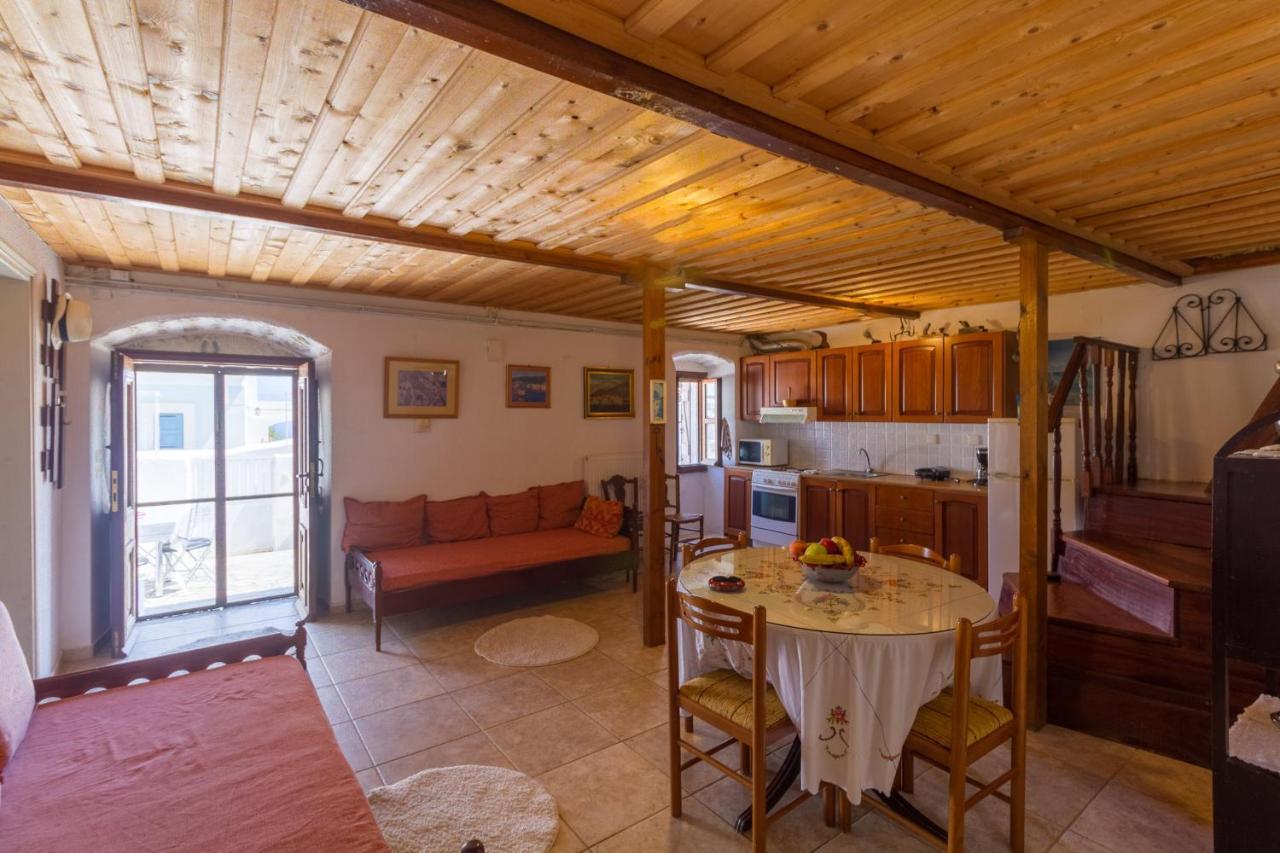 فيلا The Old House - Wood & Stone Evretí المظهر الخارجي الصورة